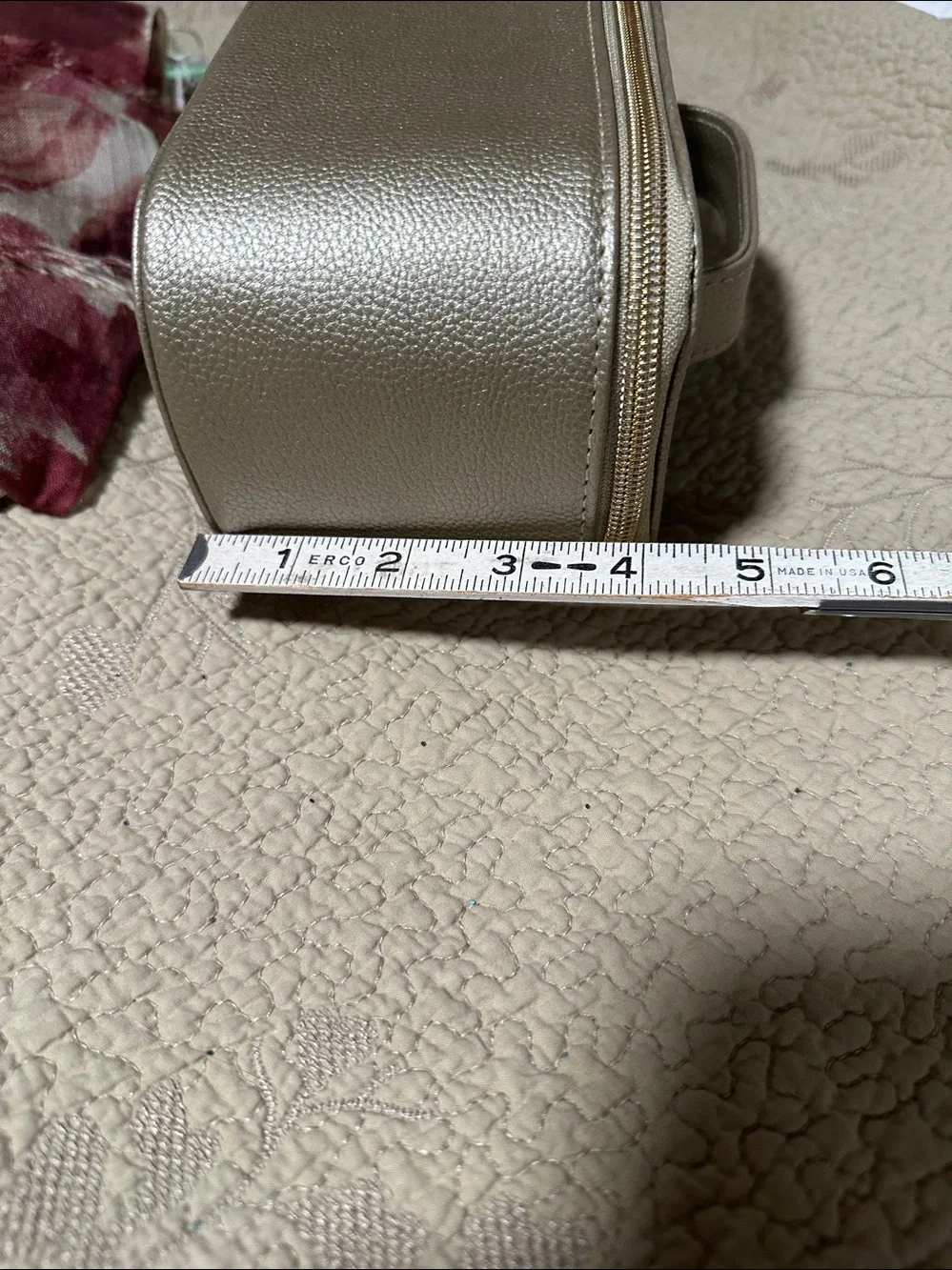 Bvlgari Vanity case Never worn Gold, Plastic Nee